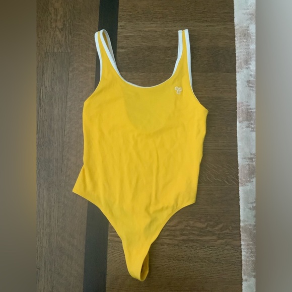 ARITZIA TNA Yellow Logo Bodysuit Women’s Size Medium - Picture 12 of 12